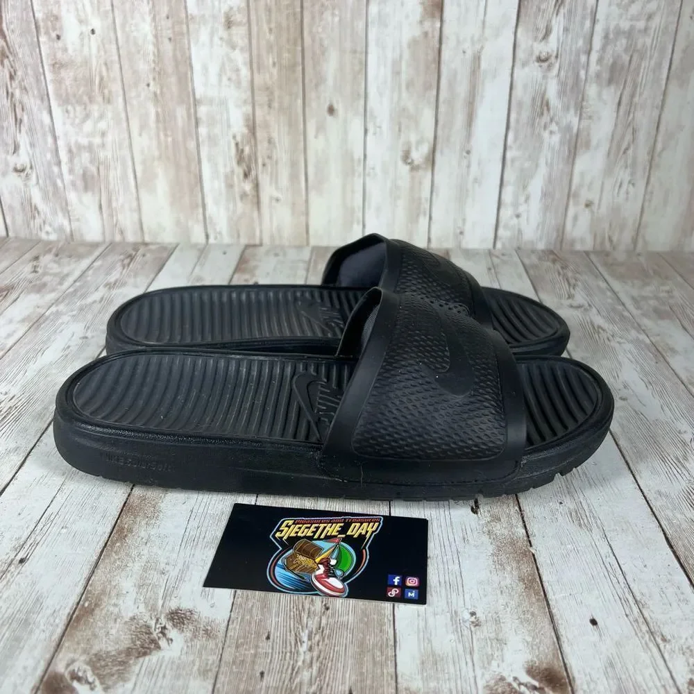 NIKE SLIDES - Mens 8